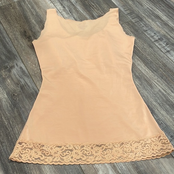 SPANX Nude Cami Tank Shapewear Lace Bottom Scoop Neck Neutral Tan Beige Medium - Picture 4 of 5